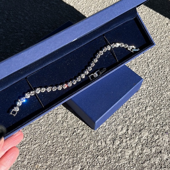 Authentic Swarovski tennis bracelet with certificate - Picture 5 of 15